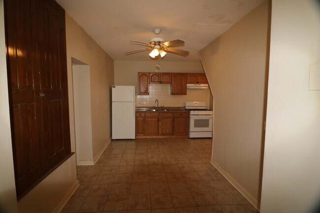 Foto del edificio - 1316 E 10th St