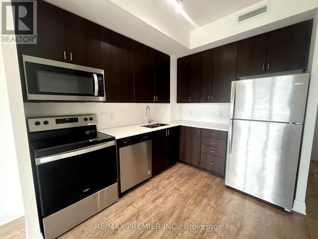 Building Photo - 3220 Sheppard Ave E