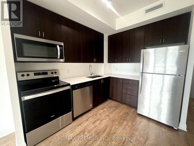 Photo du bâtiment - 3220 Sheppard Ave E