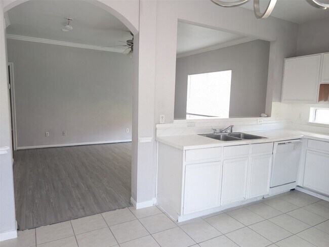 Building Photo - 6289 Wilcrest Dr