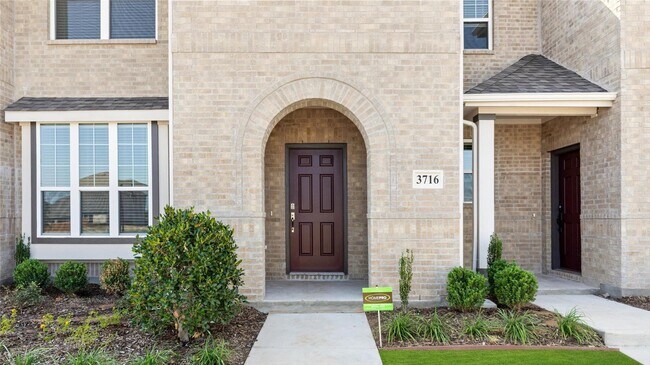 Building Photo - 3716 Paradise Way