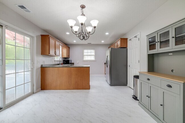 Building Photo - Spacious Home with Shop in Rincon!  No HOA!