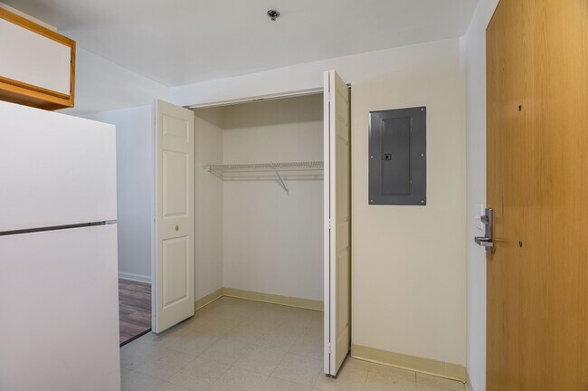 Foto del edificio - Warren Place Senior Apartments 62+