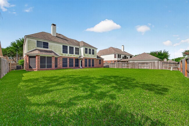 Foto del edificio - 5911 Indian Hills Ln