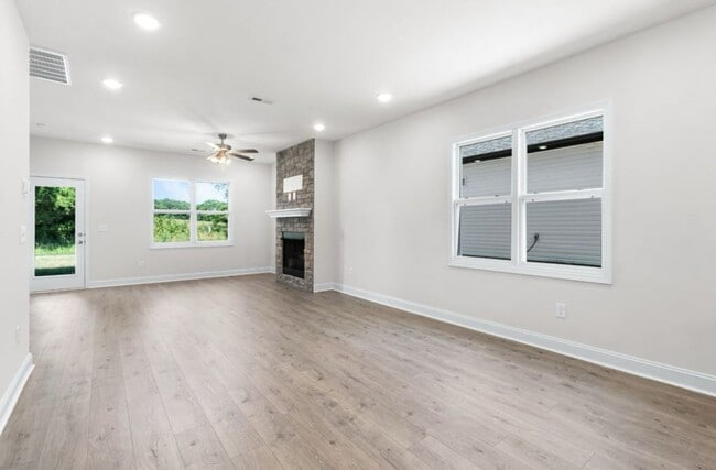 Building Photo - Brand New Rental