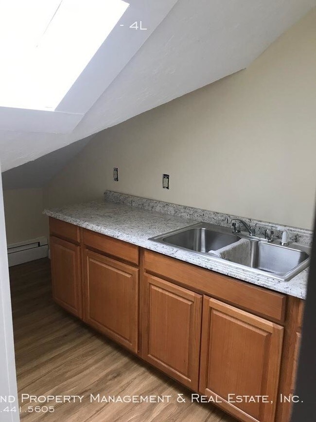 Building Photo - 2 bedroom in Woonsocket RI 02895