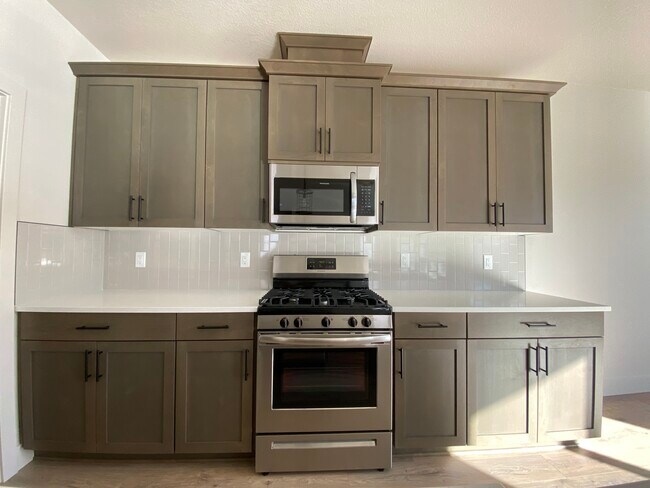 Kitchen - 635 SE 36th St