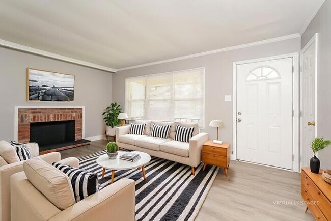Foto del edificio - 5018 Shoreline Dr