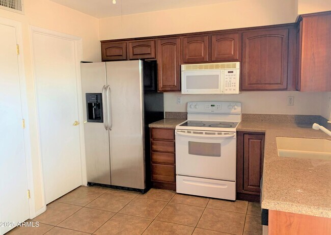 Foto del edificio - 933 E Lodge Dr
