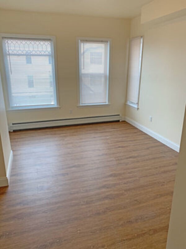 Foto del edificio - 323 Pearl St