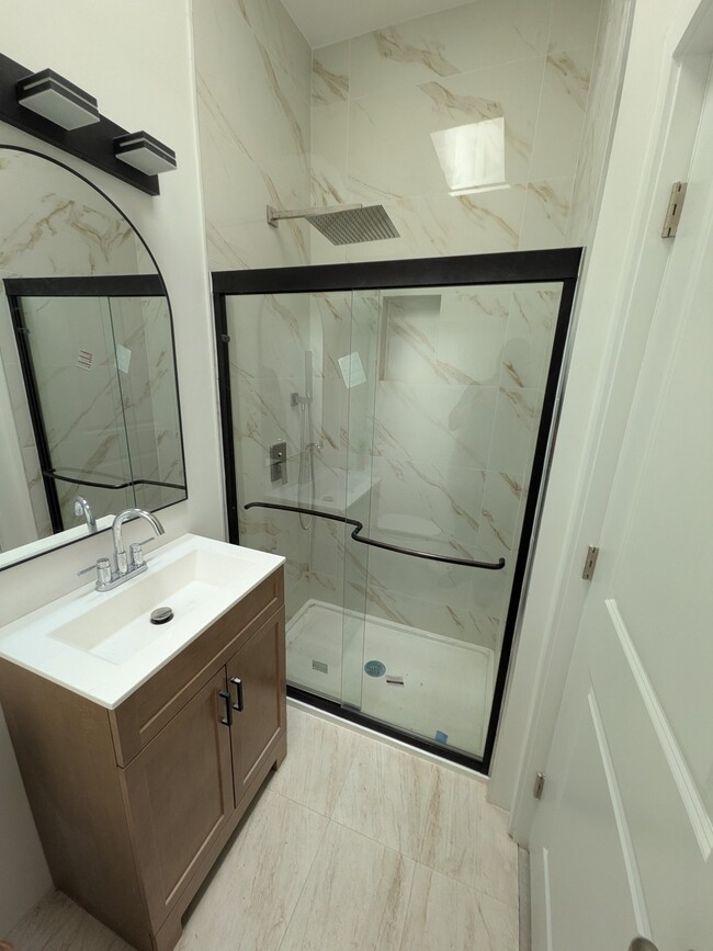 Walkin Shower - 149 East 36th Street