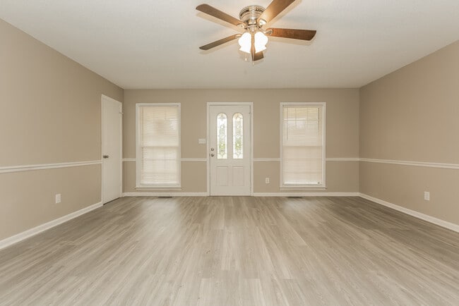 Foto del edificio - 438 Pine Grove Rd