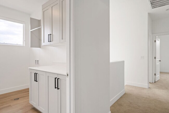 Foto del edificio - 2702 Rain Tree St