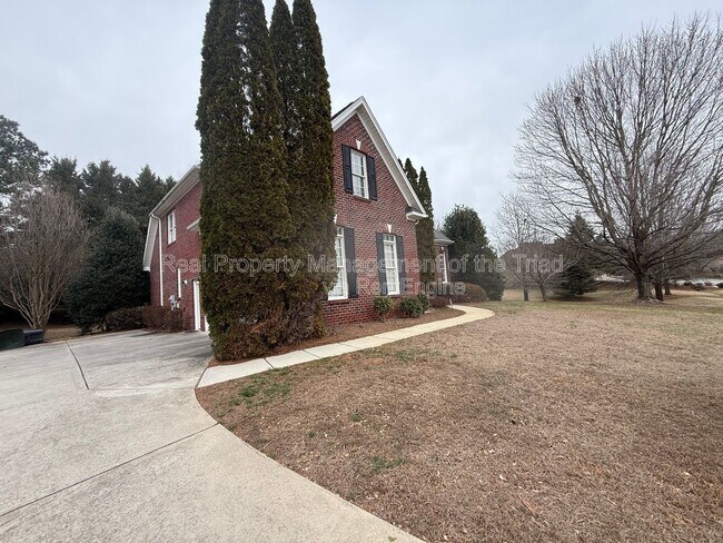 Building Photo - 2528 N Beech Ln