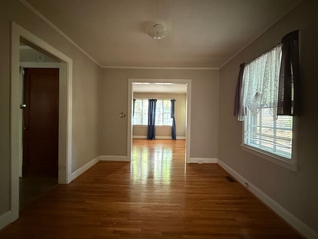 Building Photo - 4 Bedroom/1 Bath Home for Rent