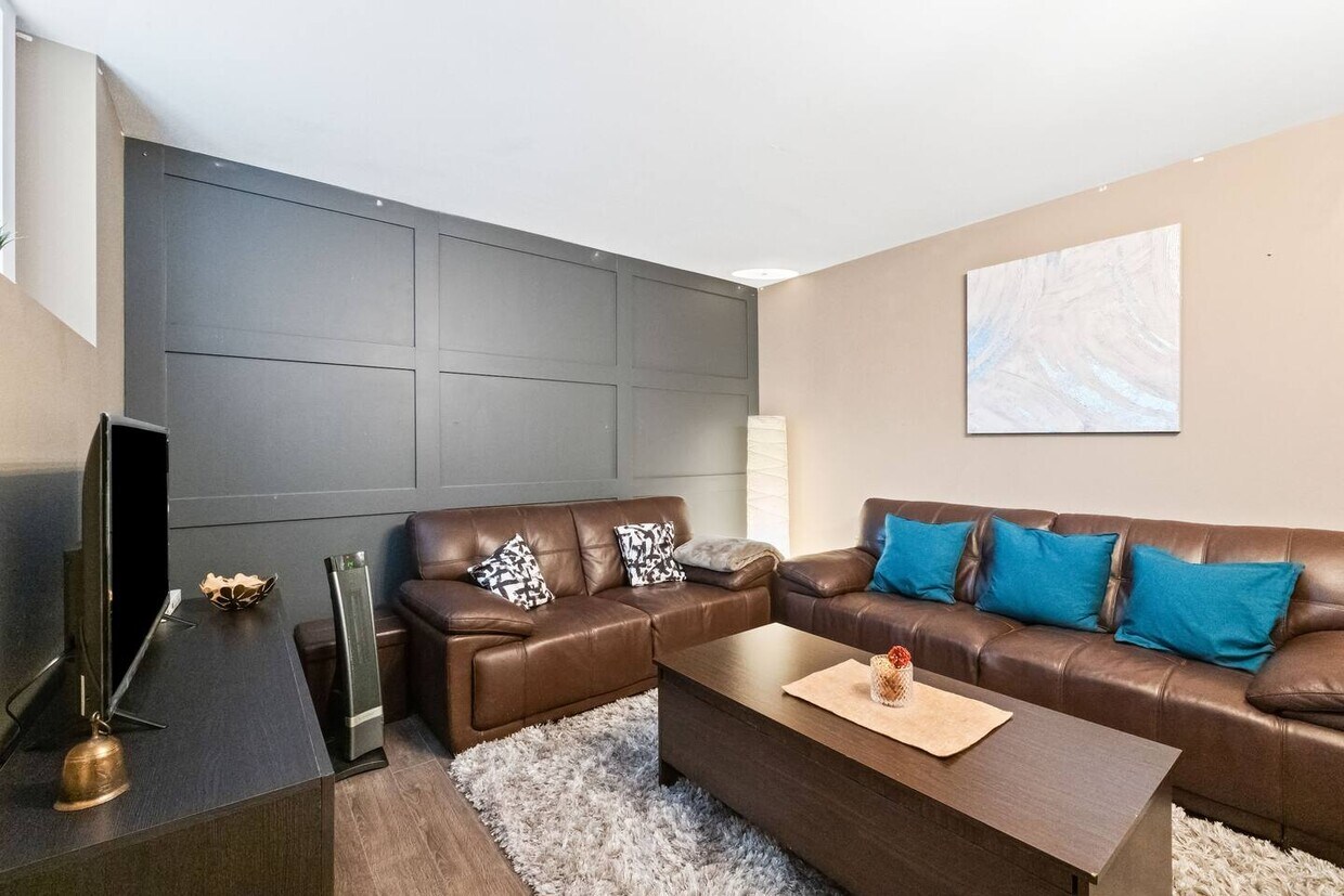 Photo principale - 1 Bed Basement Suite for Rent in Surrey – ...