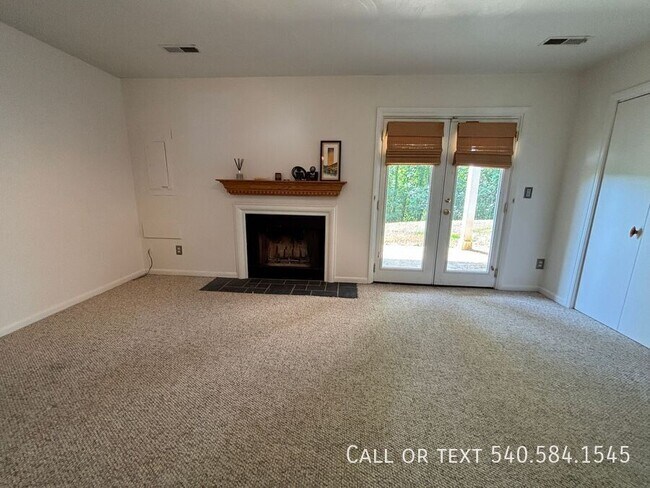 Foto del edificio - 5180 Winterberry Ct