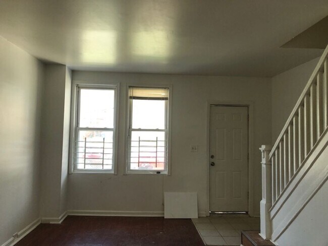 Foto del edificio - 3 Bedroom 1 bathroom in Baltimore City