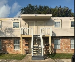 Building Photo - 1502 Oleander