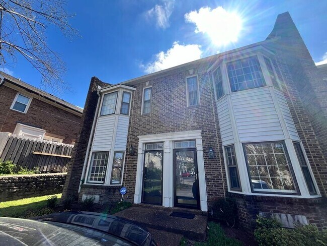 Building Photo - 102 Fairmont Pl