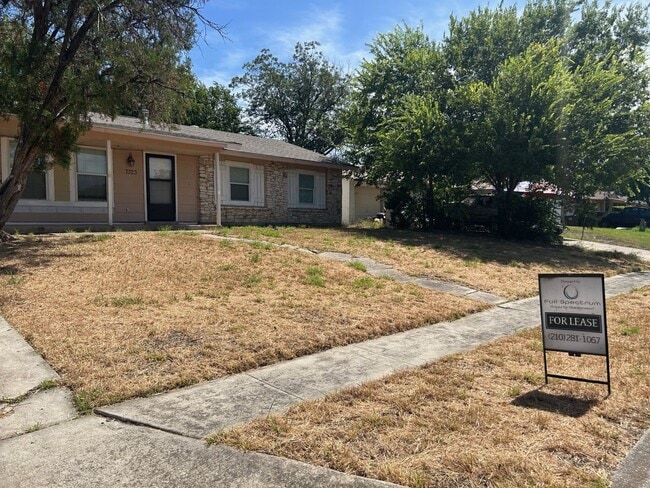 Building Photo - Charming 3-Bed, 2-Bath Home in Northeast S...