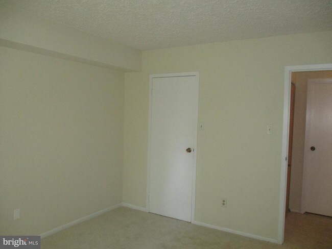 Building Photo - 273 Shawmont Ave