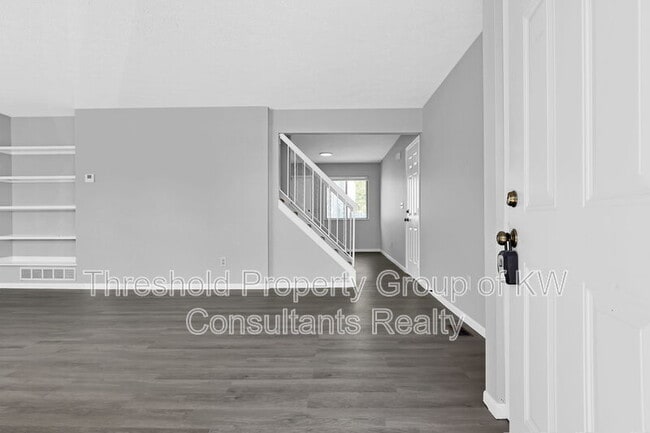 Building Photo - 2522-2524 Weyburn Road - 2524