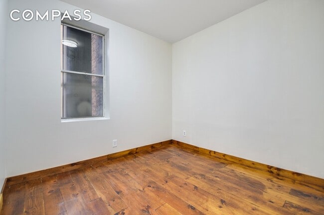 Building Photo - 329 Broome St