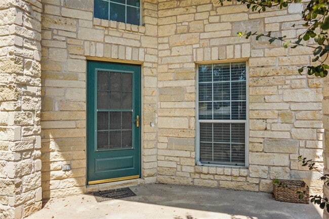 Building Photo - 1617 Gaylord Dr