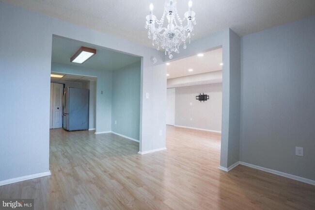 Building Photo - 7293 Coachlight Ct