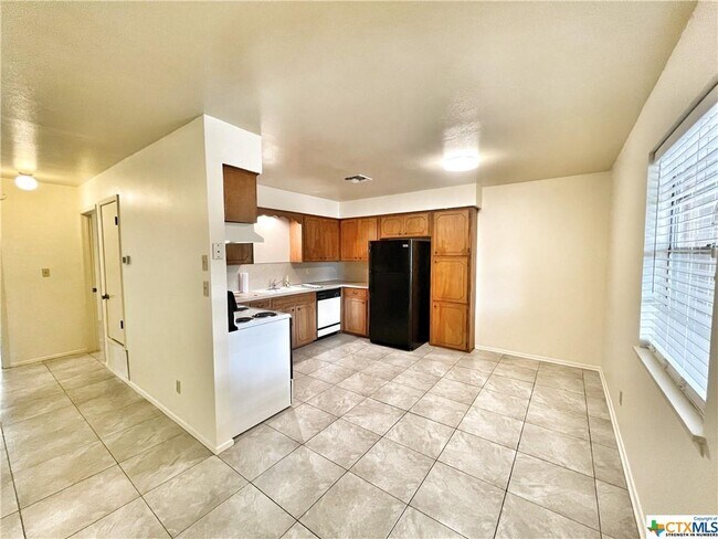 Foto del edificio - 343 Bobolink Dr