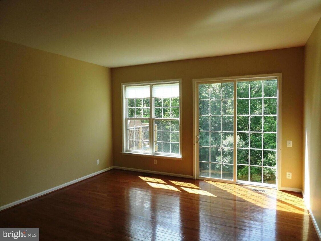 5079 Sapphire Sky Ln, Centreville, VA 20120 Townhouse for Rent in