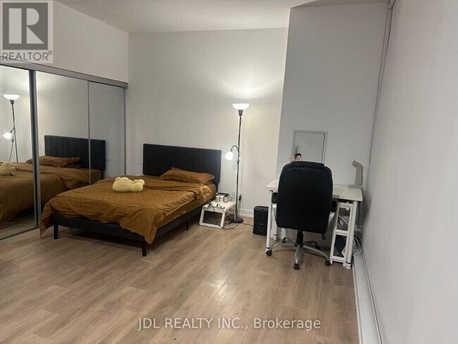 Photo du bâtiment - 501 Yonge St