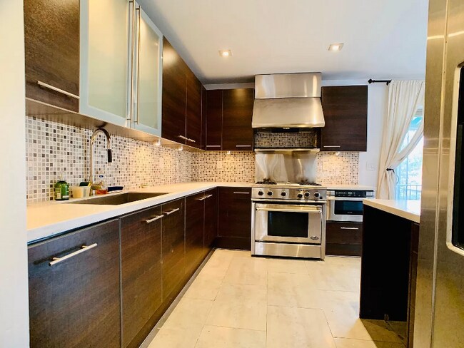 Foto del edificio - 921 Clarence Ave
