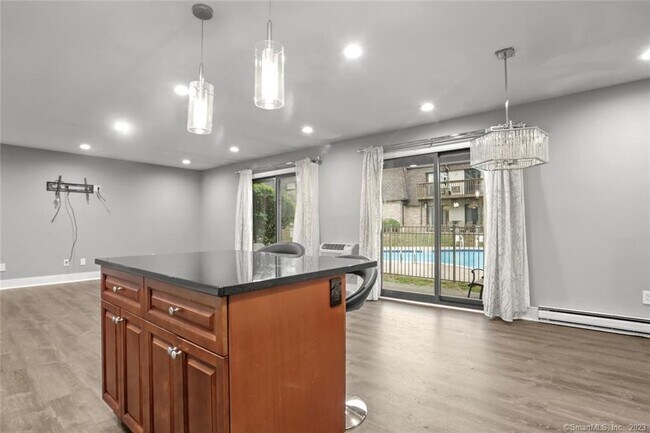 Building Photo - 255 Strawberry Hill Ave