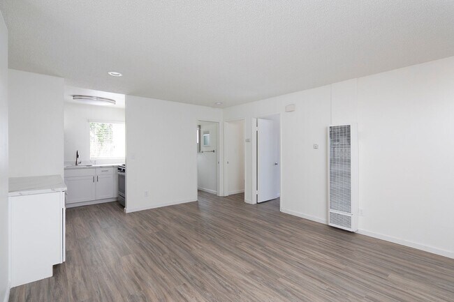 Foto del edificio - *OPEN HOUSE: 8/16 10:30-11:30AM* Gorgeous ...