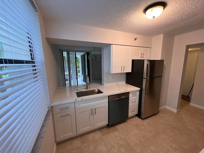 Building Photo - 955 Egret Cir