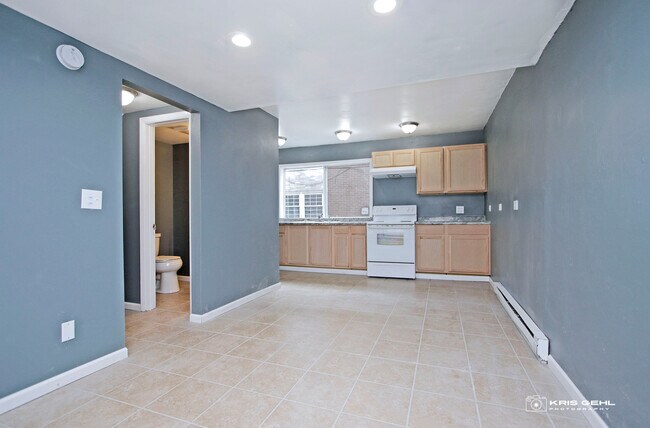 Building Photo - 2154 Hebron Ave