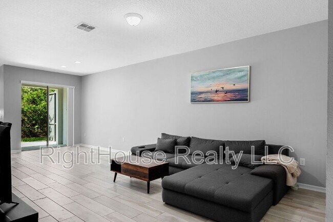 Building Photo - 323 Rustic Loop