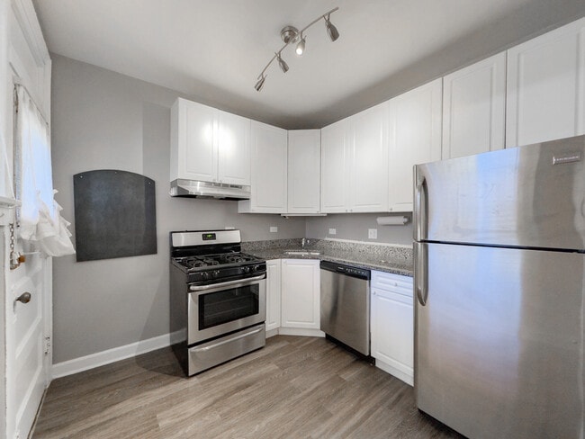 Building Photo - 630 W Stratford Pl