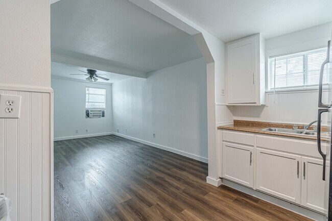 Photo - 2407 S New Braunfels Ave House