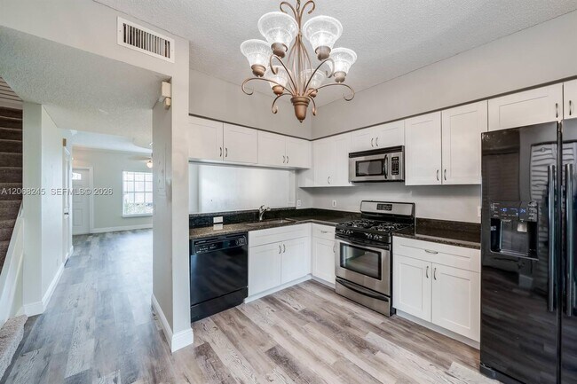 Building Photo - 8040 Sanibel Dr