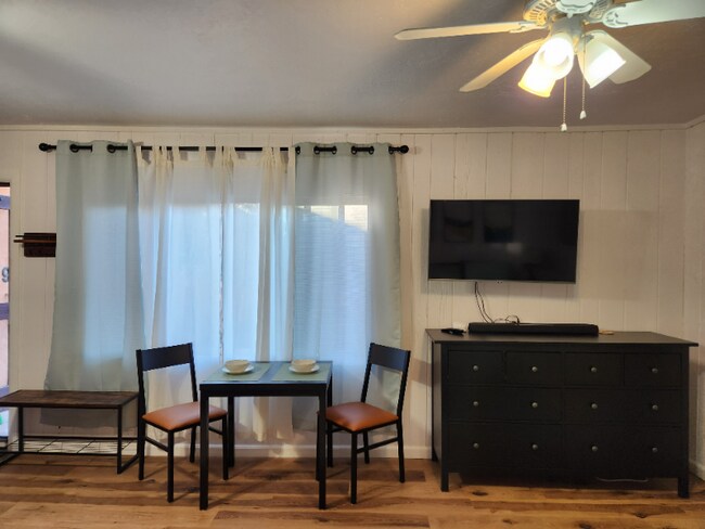 Foto del edificio - 419 Kit Carson Rd