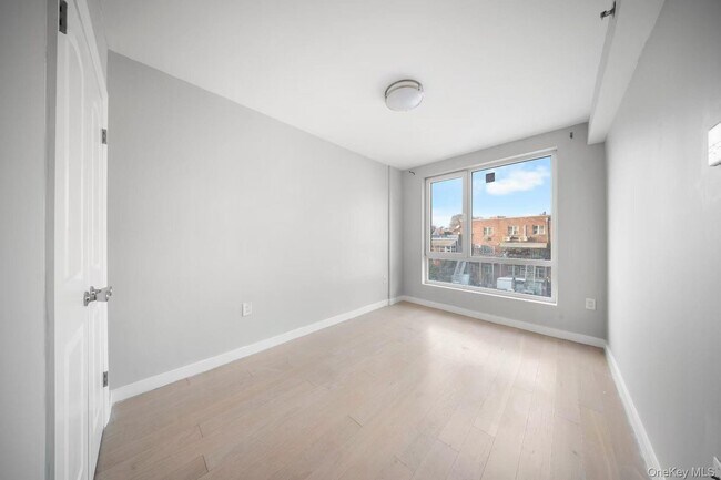 Foto del edificio - 70-09 45th Ave