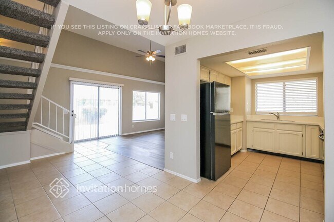 Foto del edificio - 1966 N Blackstone Dr