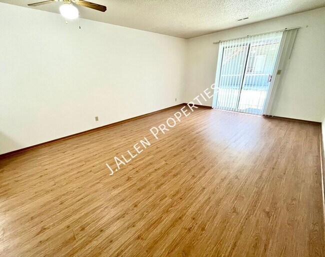 Foto del edificio - 904 Riverfront Rd