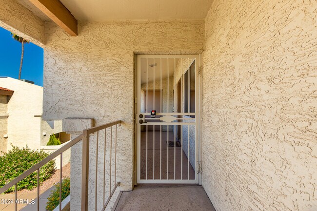 Building Photo - 4150 E Cactus Rd