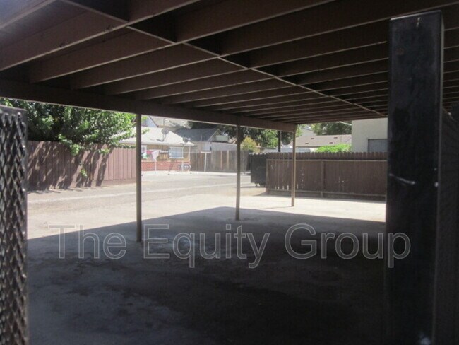 Foto del edificio - 708 S Court St