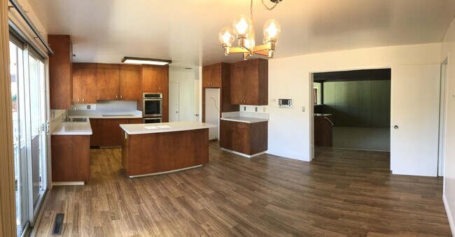 Foto del edificio - Three Bedroom Turnpike Home/Foothill Schoo...