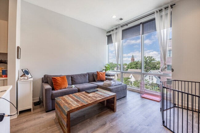 Foto del edificio - 2247 W Lawrence Ave